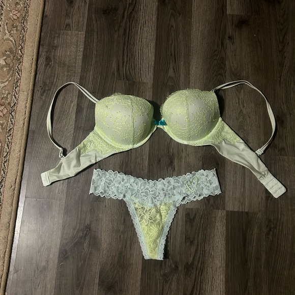 NWOT Victoria secret push up bra with new matching thong - Picture 1 of 7
